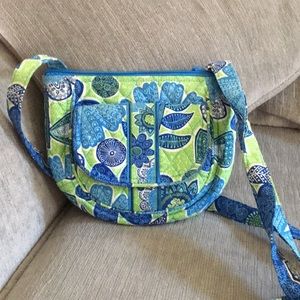 Small cute lots of pockets built in wallet!!